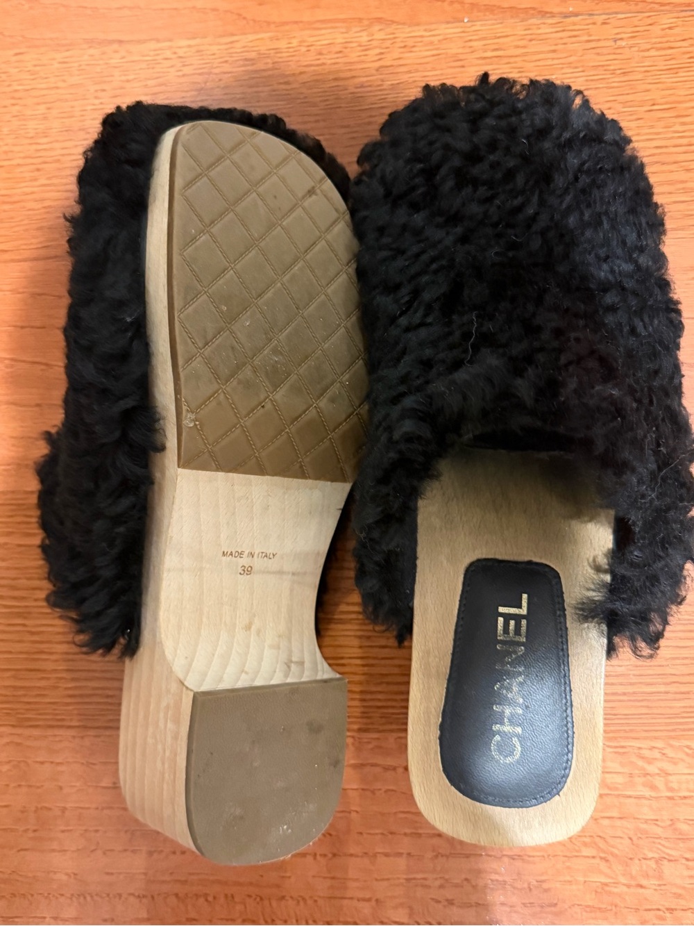 CHANEL Black Faux-Shearling Slide Clogs with Gold CC Accent - Picture 7 of 7